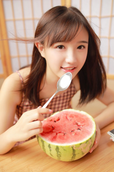 夫妇两个人做运动